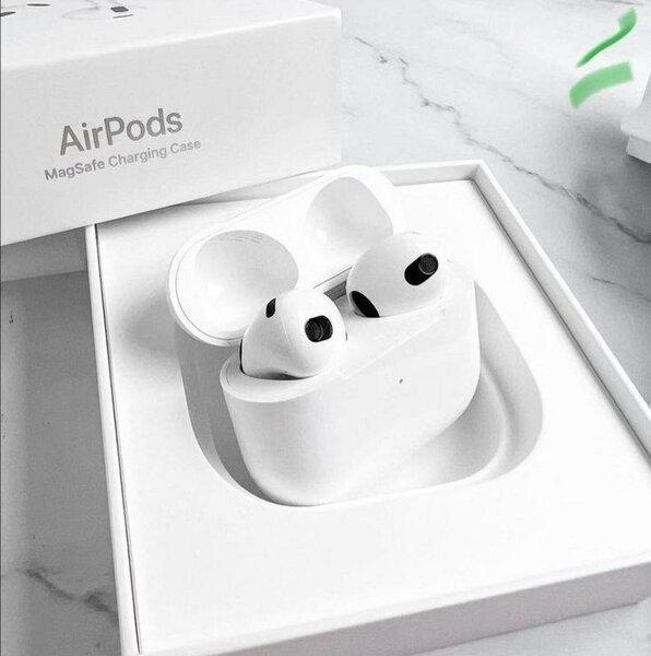 AirPods 4 avec boîtier
