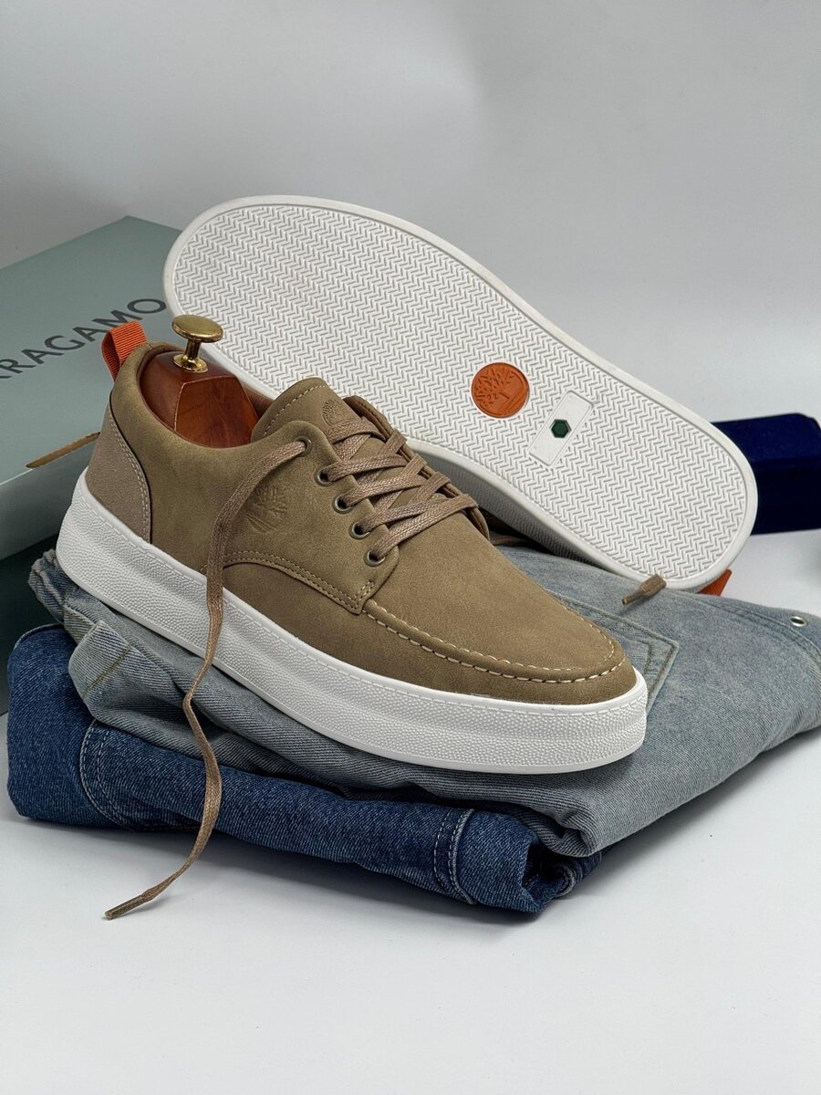 TIMBERLAND BEIGE AND WHITE