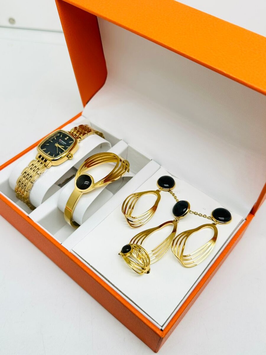 Ensemble Montre et Bijoux Doré