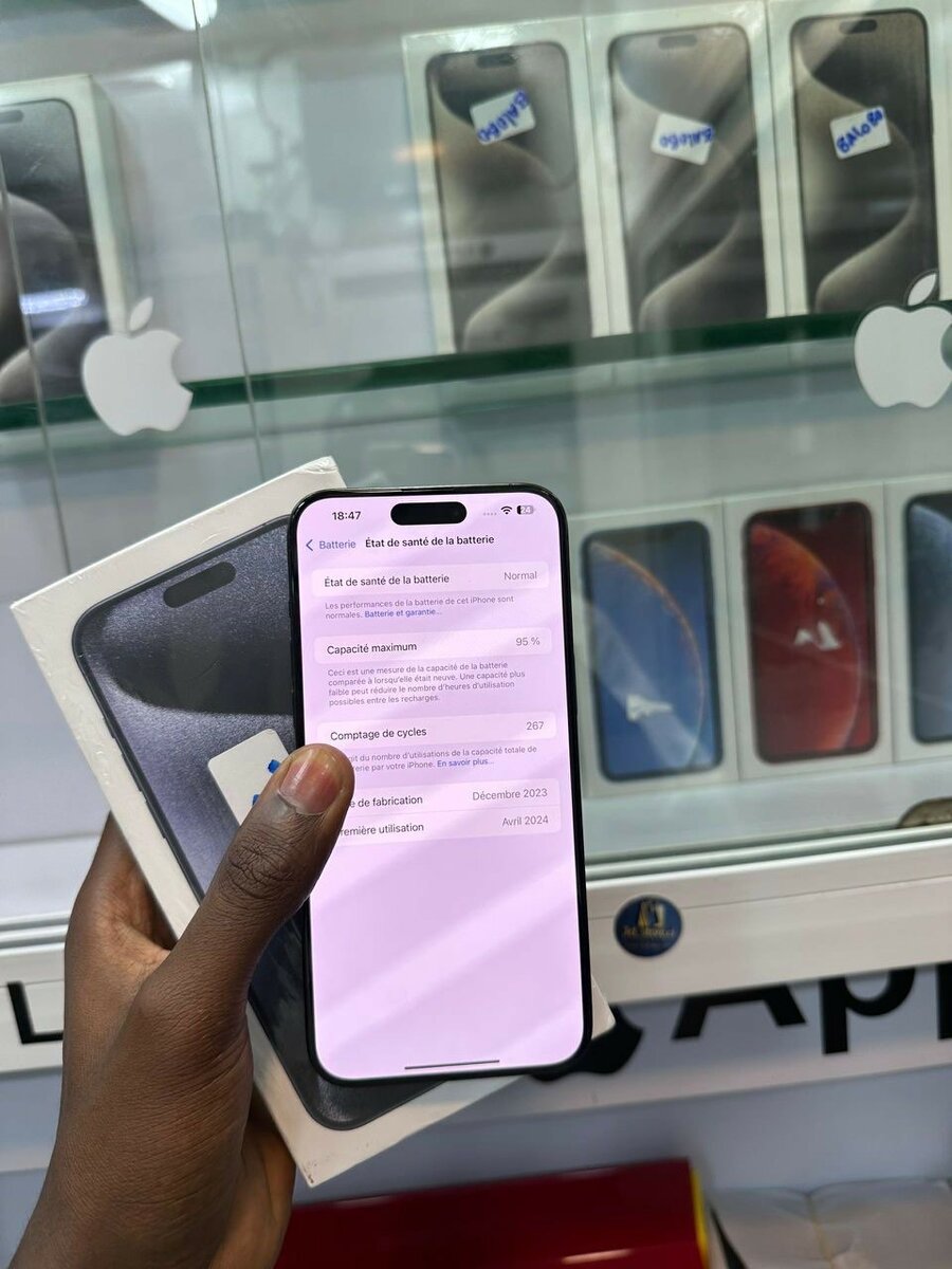 iPhone 15 Pro Max 256go CE quasi neuf