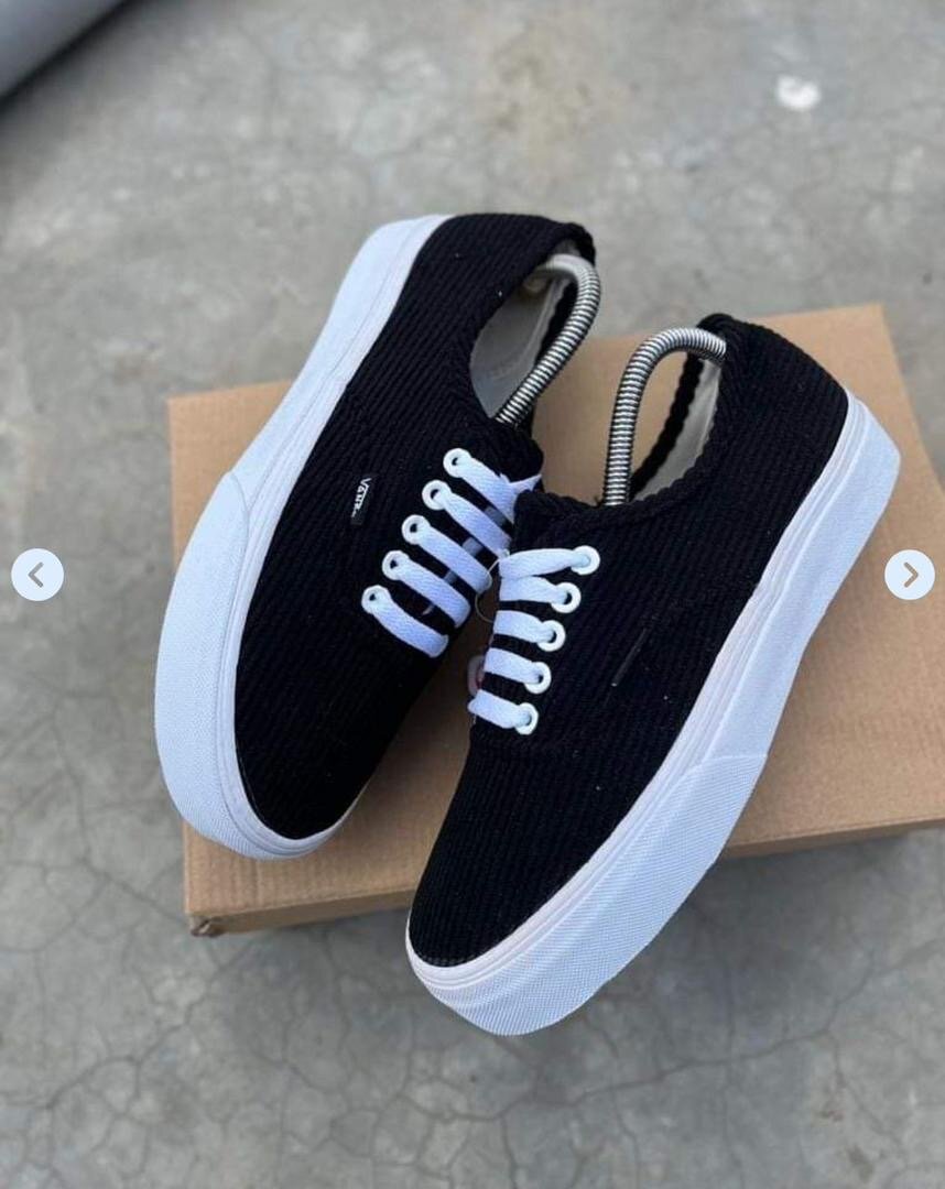 Chaussures basses en toile noires