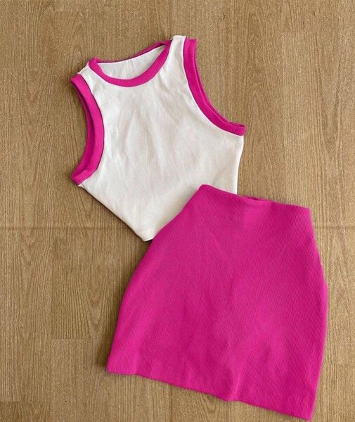 Ensemble top et jupe coloré