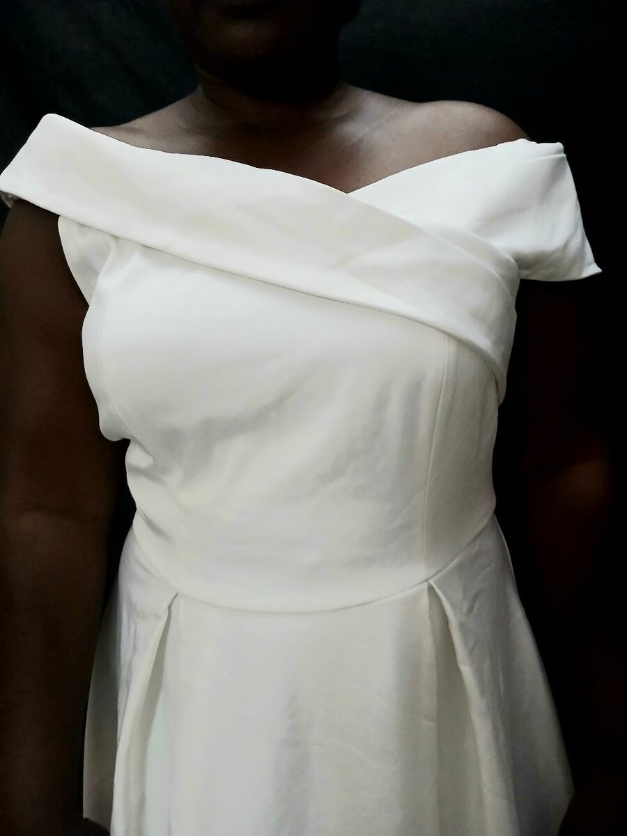 Robe blanche épaules nues