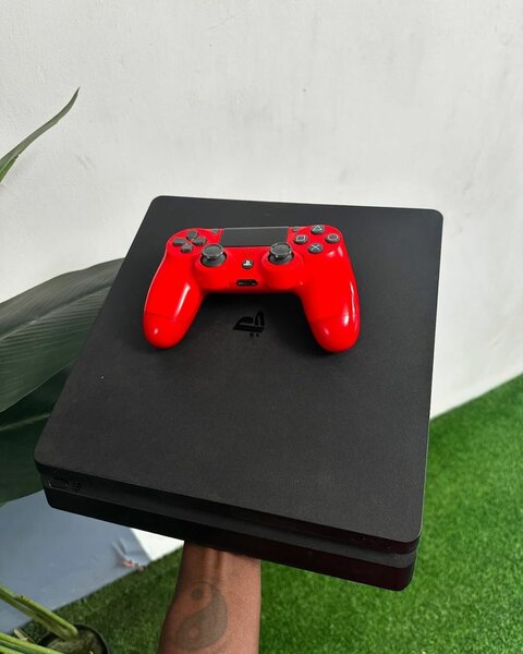 PLAY STATION 4 SLIM [2 Controller]