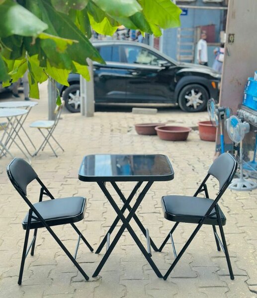 Set de table et chaises pliantes