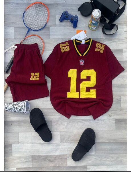 Tenue de sport rouge n°12