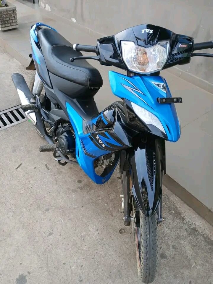 Scooter TVS moderne et élégant