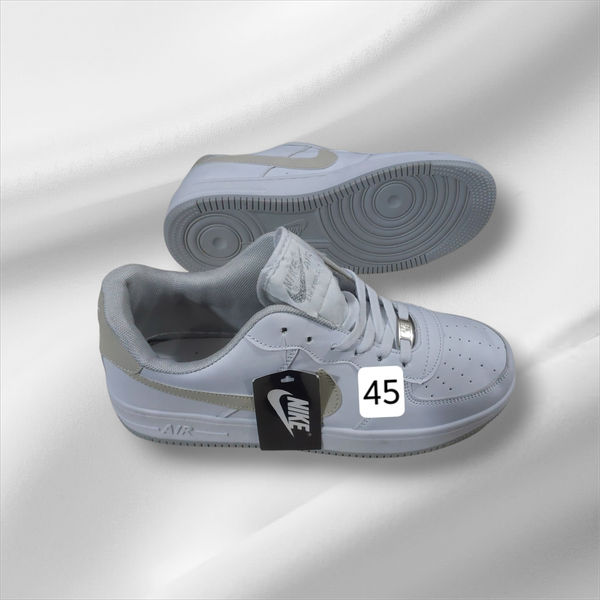 Nike trainers Sz 45