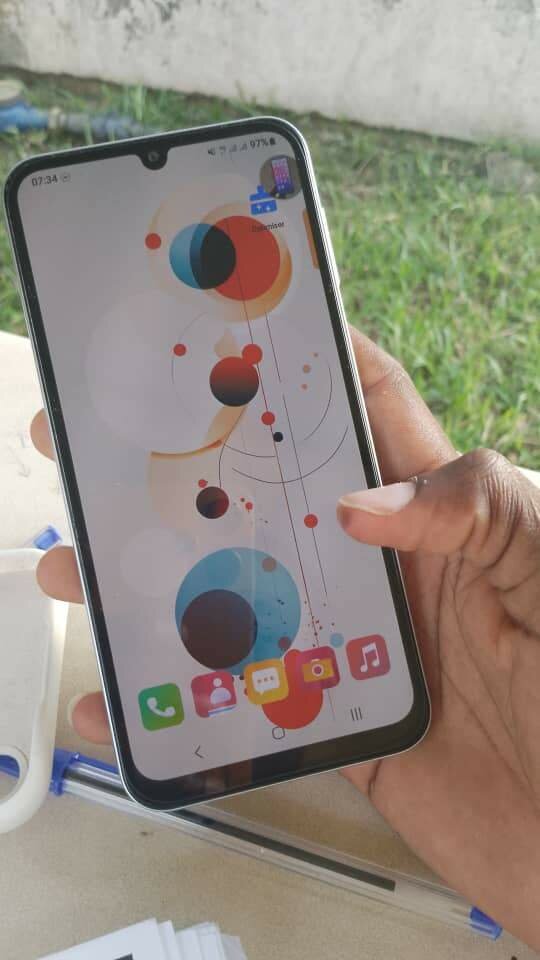 SAMSUNG A24
