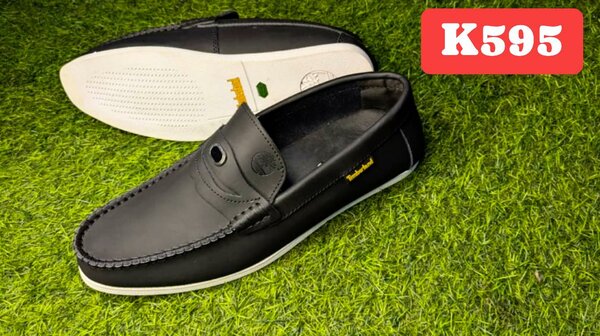 Chaussures en cuir synthétique