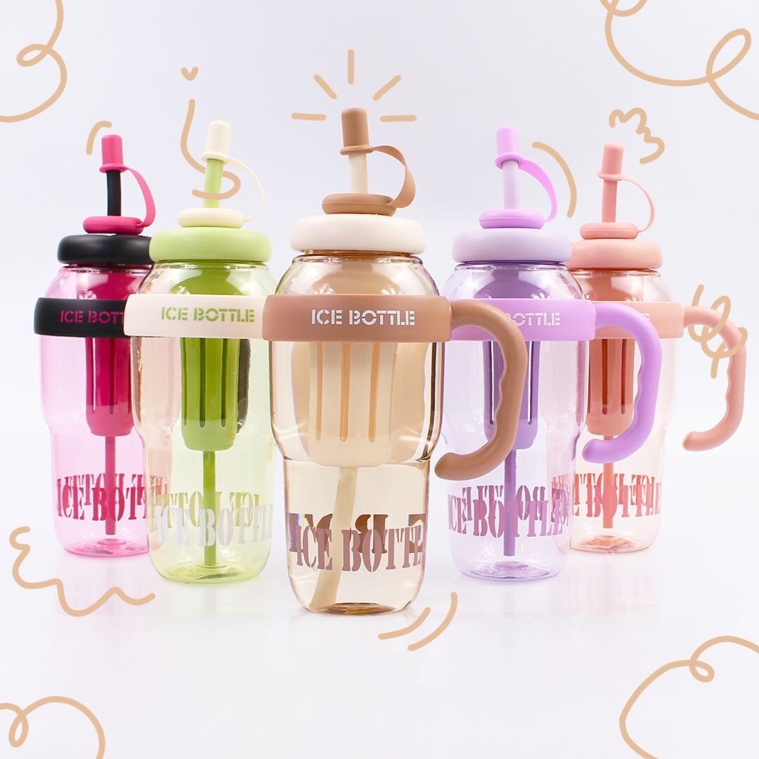 Bouteille d'eau avec paille