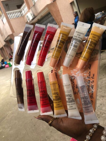 Lot de brillants à lèvres colorés