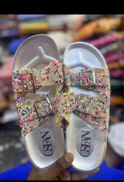 Sandales à boucles élégantes