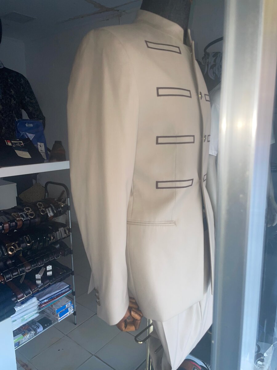 Costume élégant beige homme