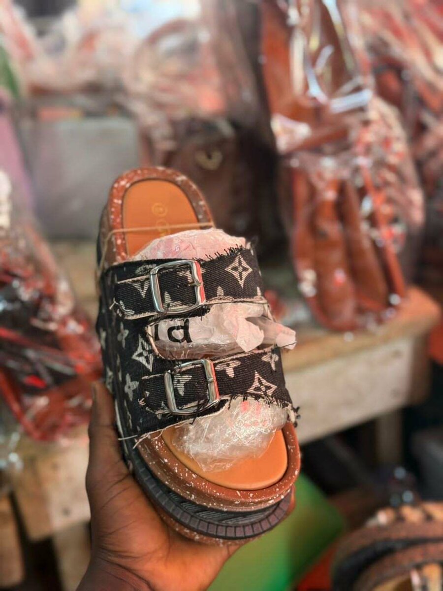 Sandales à Boucles Élégantes