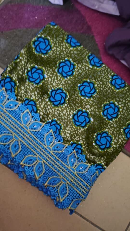 Tissus colorés en dentelle