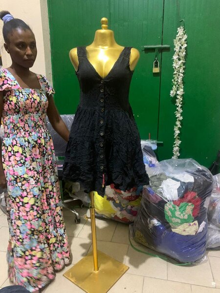 Robe d'été noire élégante