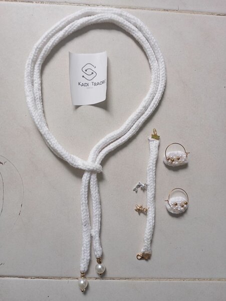 Collier et Bijoux en Laine