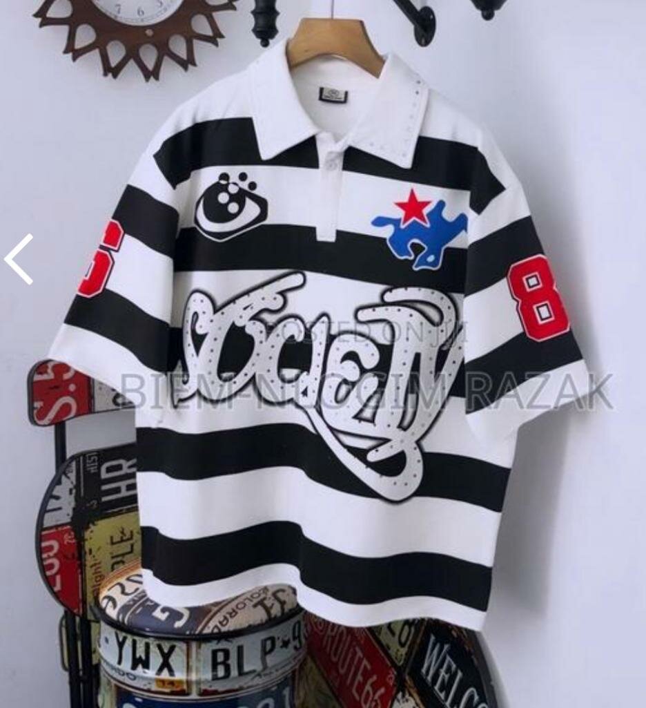 Polo rayé graffiti tendance