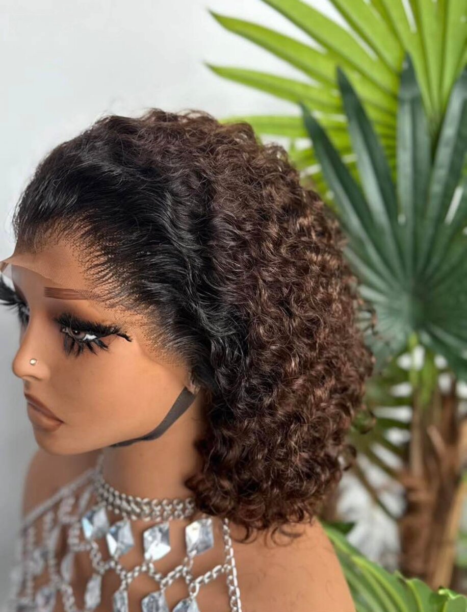 Perruque bouclée en dentelle