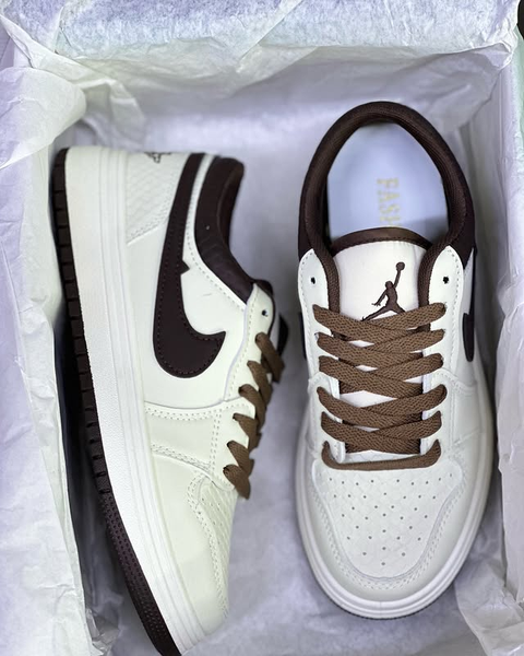 Кроссовки белые