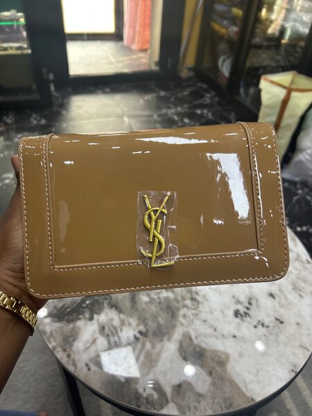 Sac à main brillant féminin