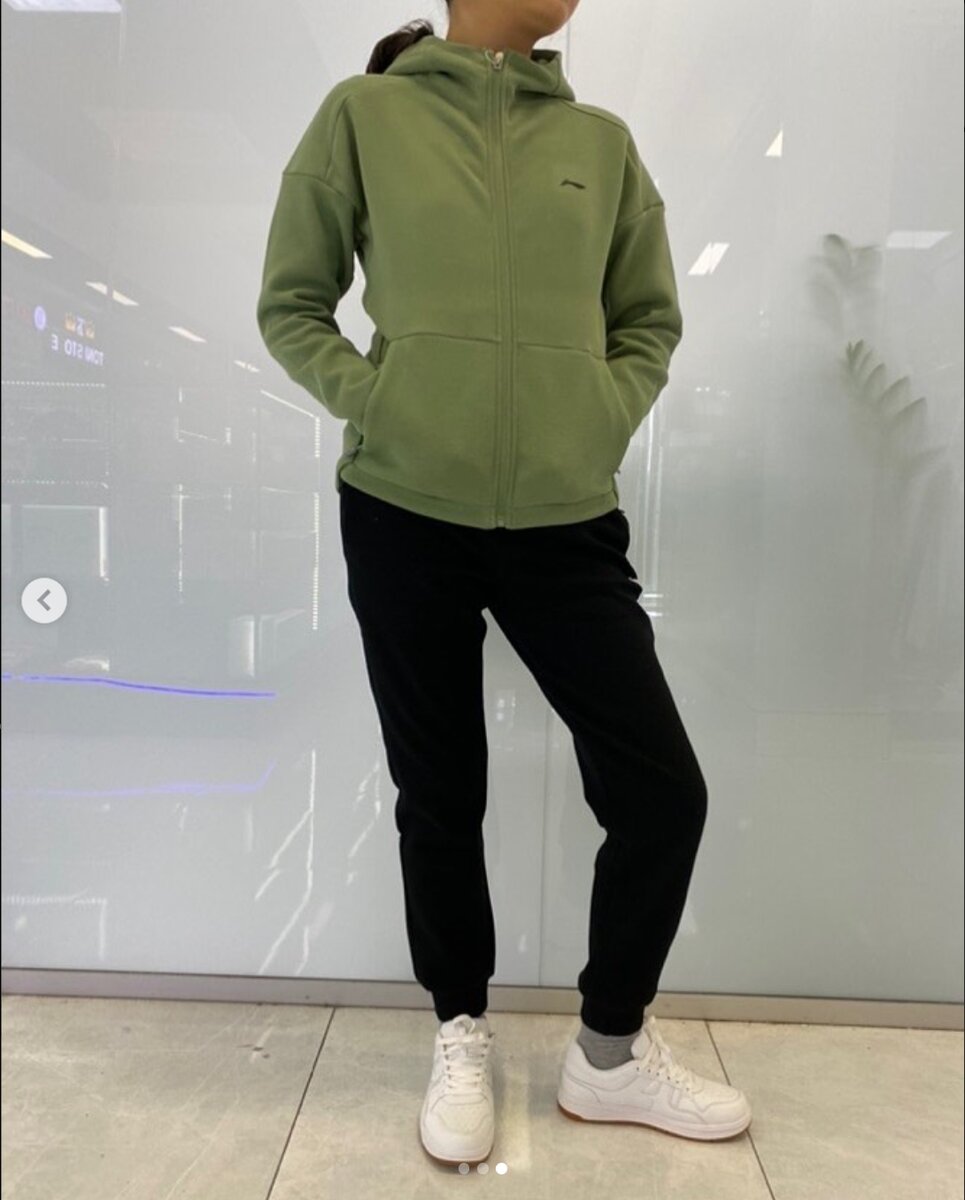 Женский спортивный костюм