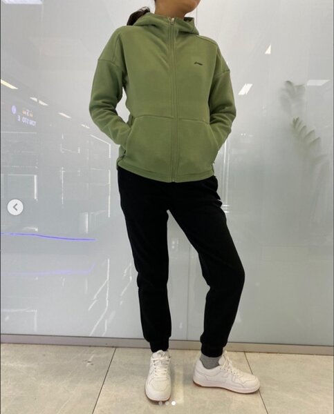 Женский спортивный костюм