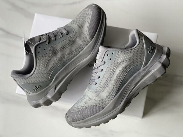 Chaussures de course grises