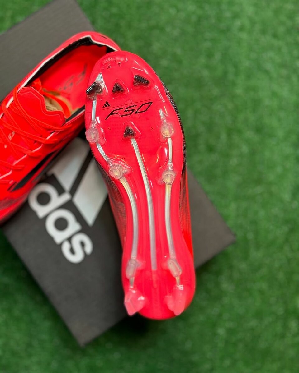 Chaussures de football Adidas F50
