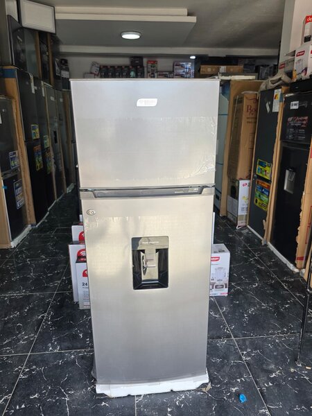 Réfrigérateur inox avec distributeur