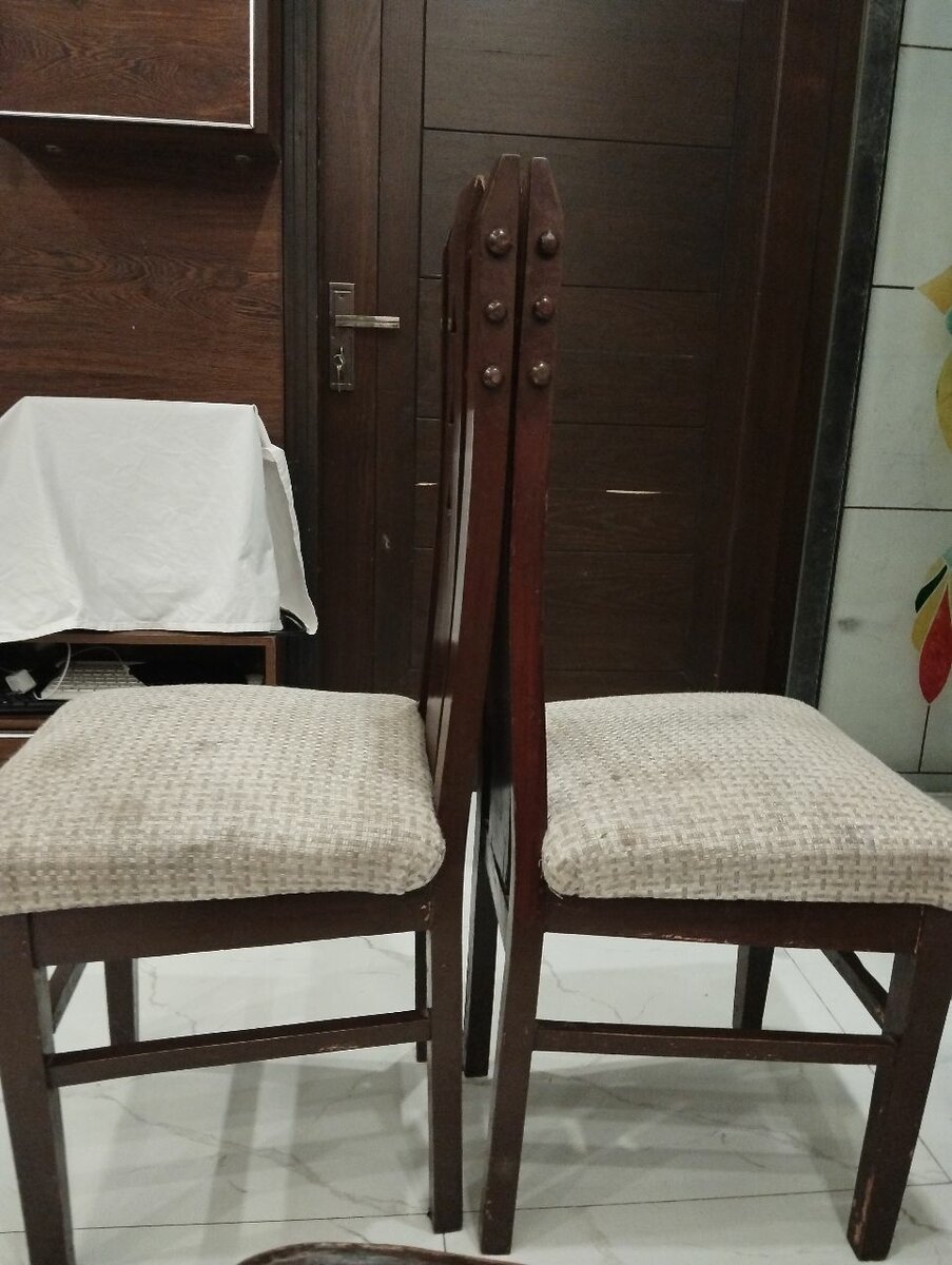 Dinning table chair 1 free with 2