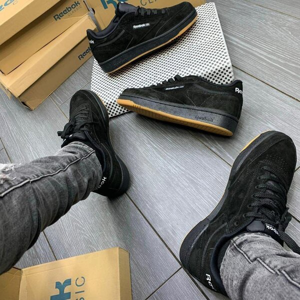 Reebok Classic - All black