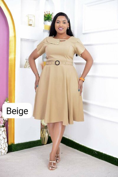 Robe élégante avec ceinture