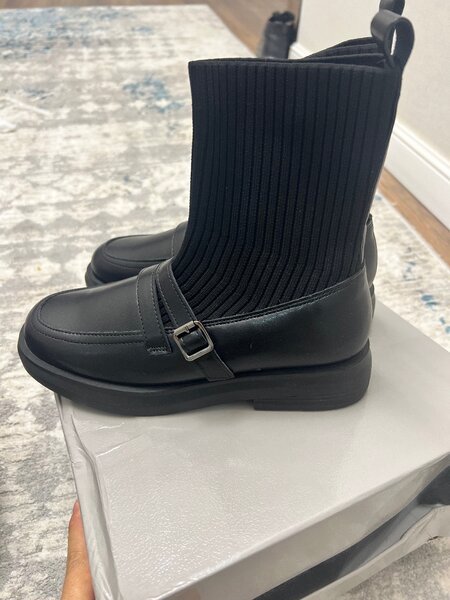 Продаю новые сапоги!!