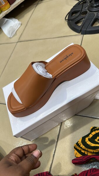 Sandales compensées élégantes