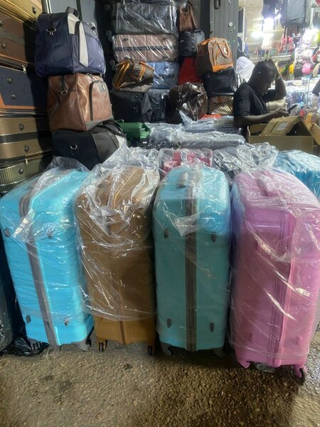 Valise rigide légère avec roulettes