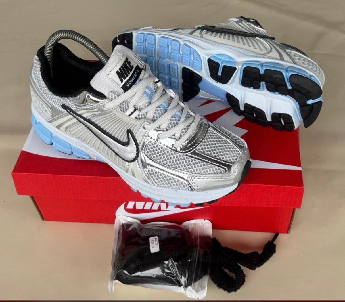 Nike Vomero 5 Sneakers