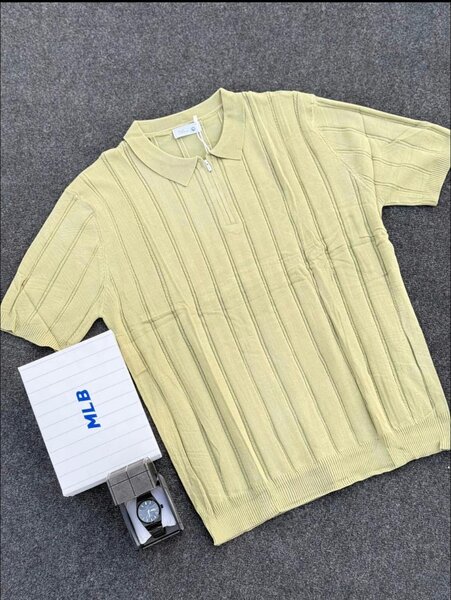 Polo en tricot léger jaune