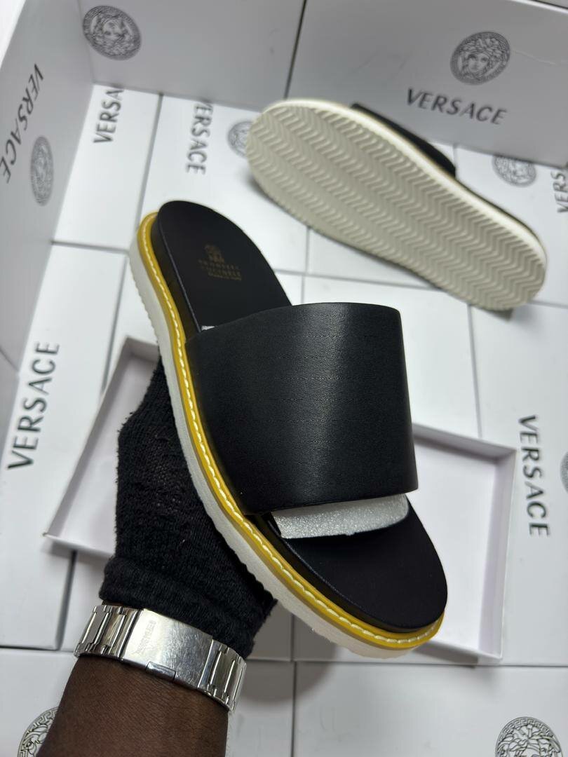 Sandales noires élégantes Versace