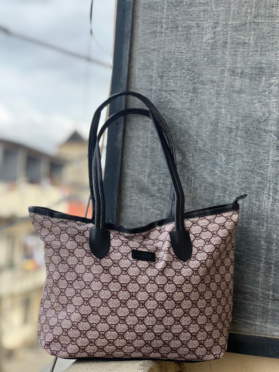 Sac à main élégant motif imprimé