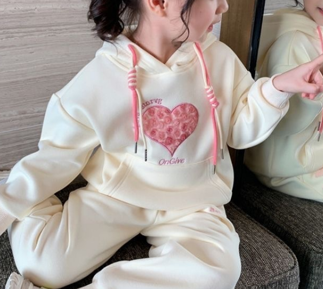 Дорогая, у меня для тебя отличное предложение! 💫 Теплая двойка с начесом для твоего малыша по -50% скидке – идеальный вариант на холодный сезон.