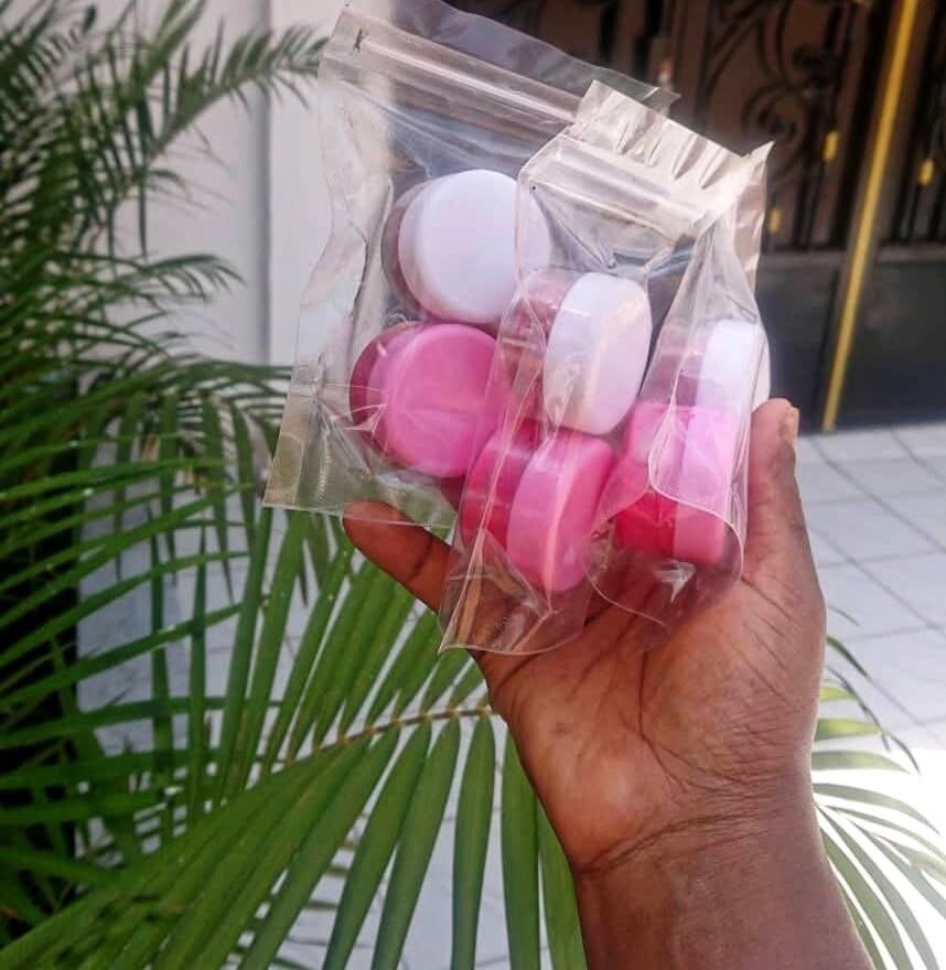 Produits de lèvre rose