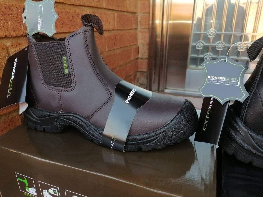 Pioneer safety boots..
