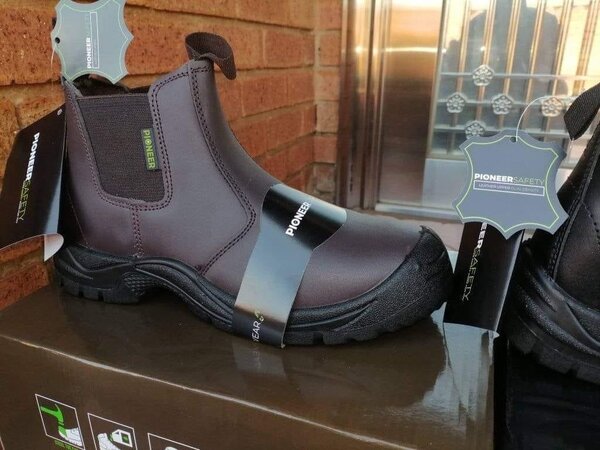 Pioneer safety boots..