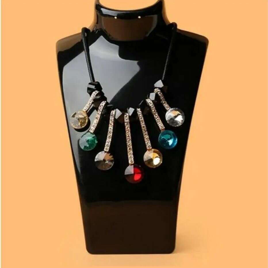 Présentoir a bijoux portrait