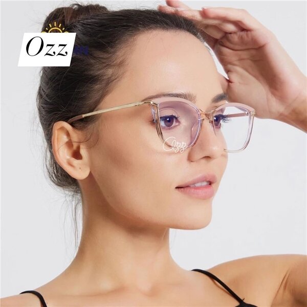 Optic frames in store