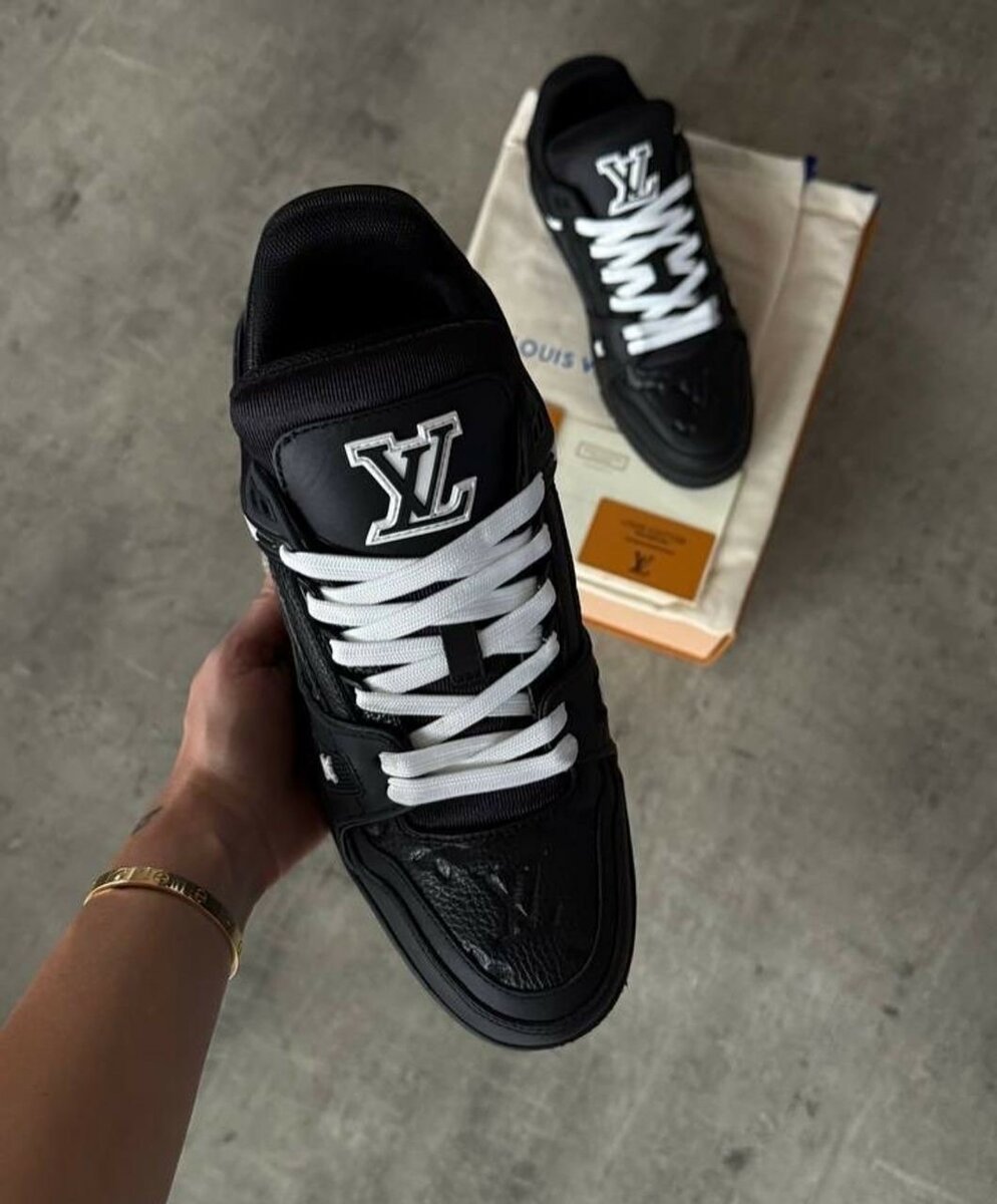 LOUIS VUITTON ALL BLACK