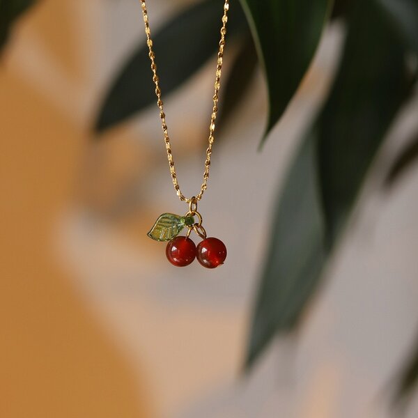 ~Collier pendentif cerise~