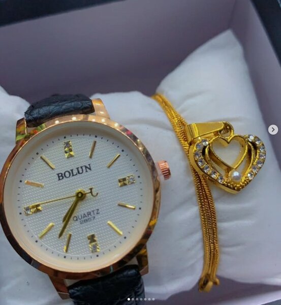 Stylish women's watch with bracelet